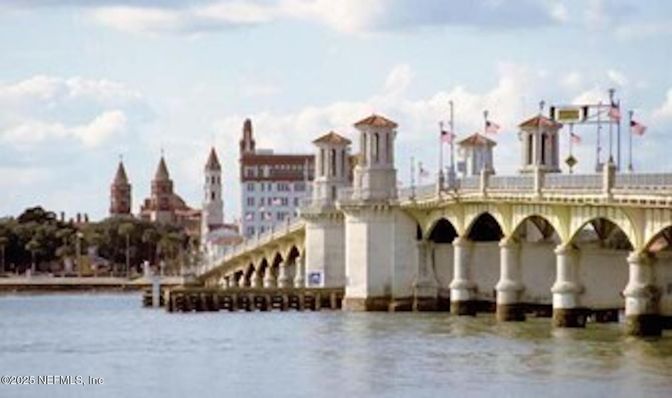 Exterior, Lake