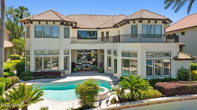 Exterior, Facade, Pool, Mediterranean
