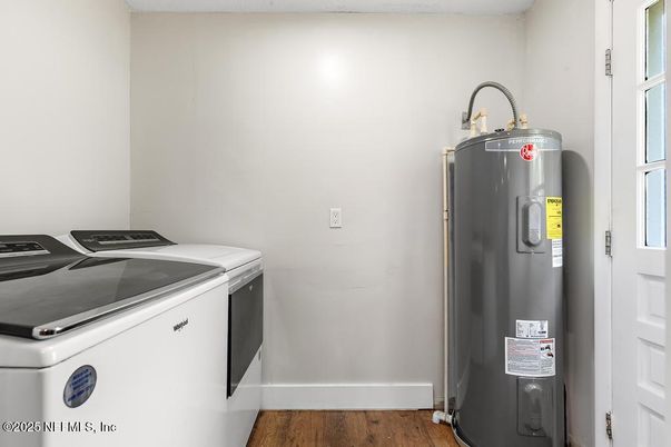 Interior, Washer, Wood Texture Flooring