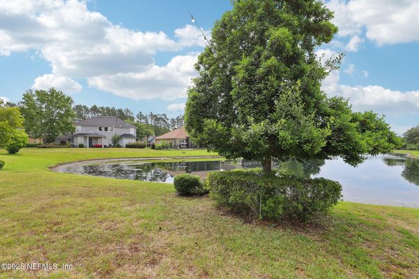 Exterior, Lake