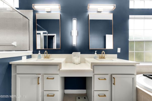 Bathroom, Dual Sink Vanities, Interior