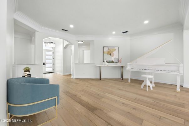 Chandelier, Interior, Piano, Recessed Lighting, Wood Texture Flooring