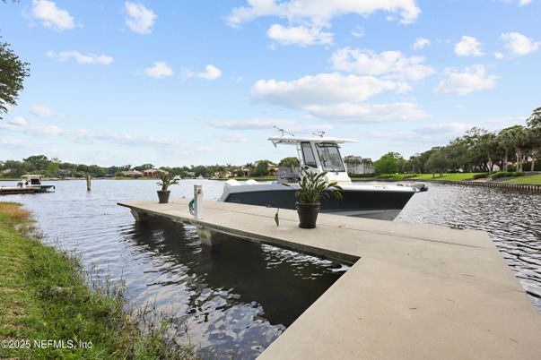 Exterior, Lake