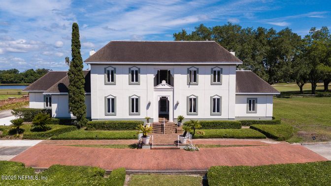 Exterior, Facade, Georgian