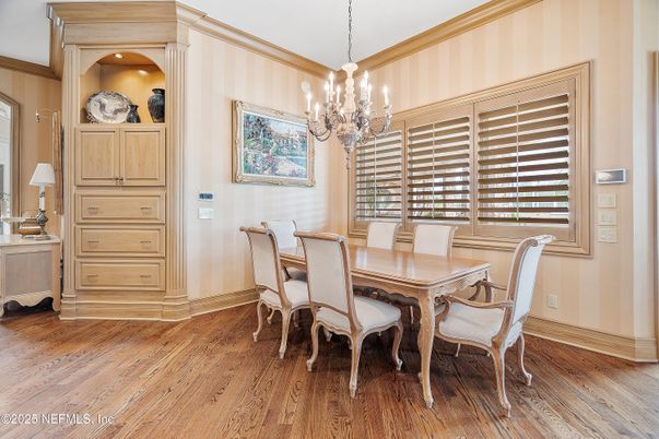 Chandelier, Dining room, Interior, Recessed Lighting, Wood Texture Flooring