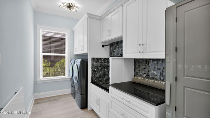 Interior, Washer, Wood Texture Flooring