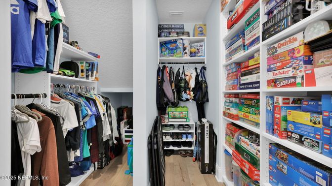 Interior, Walk-in Closets, Wood Texture Flooring