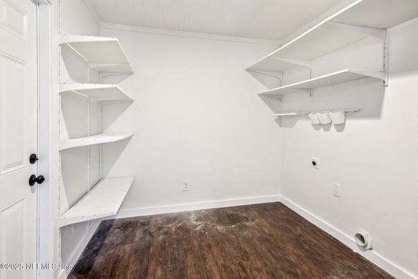 Interior, Walk-in Closets, Wood Texture Flooring
