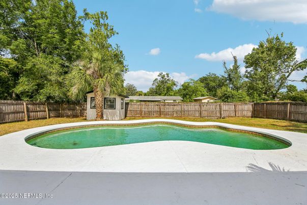 Exterior, Pool