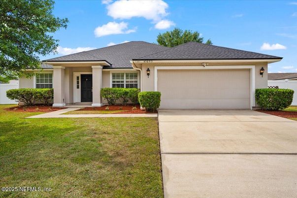 Attached, Exterior, Facade, Ranch