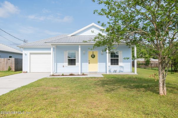 Attached, Exterior, Facade, Ranch