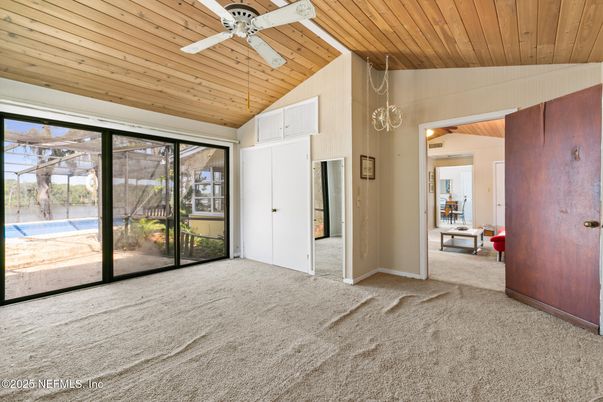 Empty room, Interior, Wooden Ceilings
