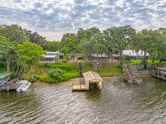 Exterior, Lake