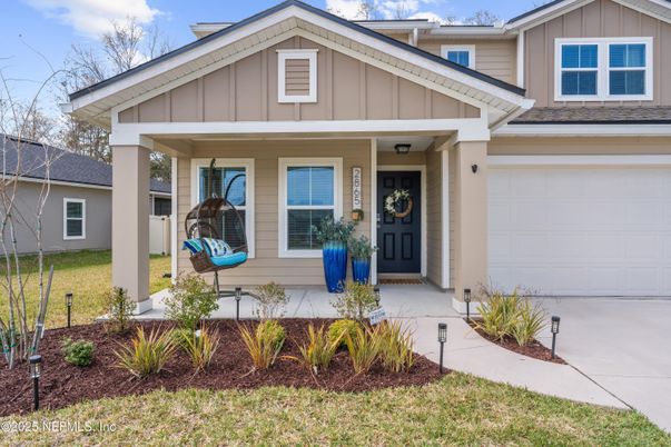 Attached, Exterior, Facade, American Craftsman