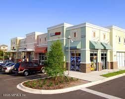 Exterior, Facade, Modern
