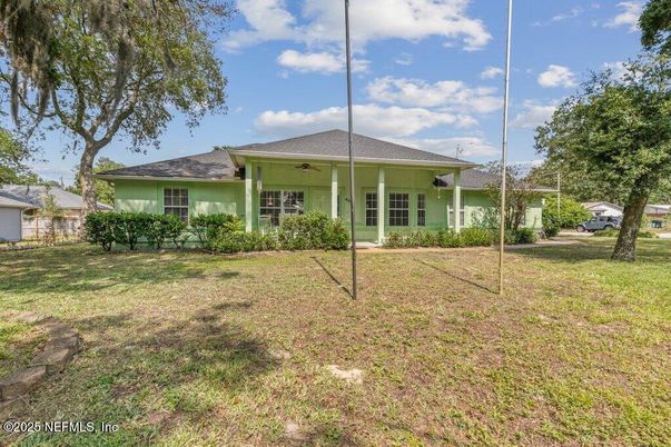 Backyard, Exterior, Facade, Ranch