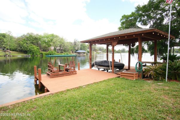 Exterior, Lake