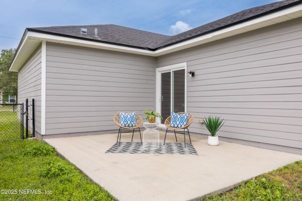 Backyard, Exterior