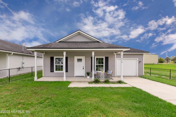 Attached, Exterior, Facade, Ranch