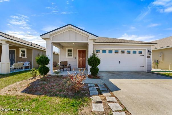 Attached, Exterior, Facade, Ranch