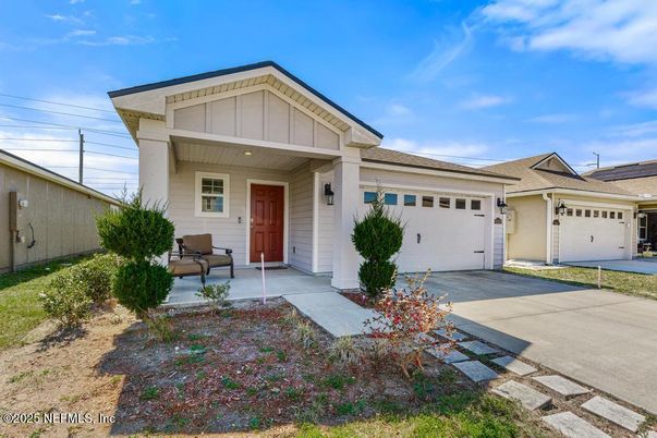 Attached, Exterior, Facade, American Craftsman