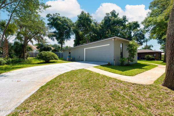 Detached Garage, Exterior