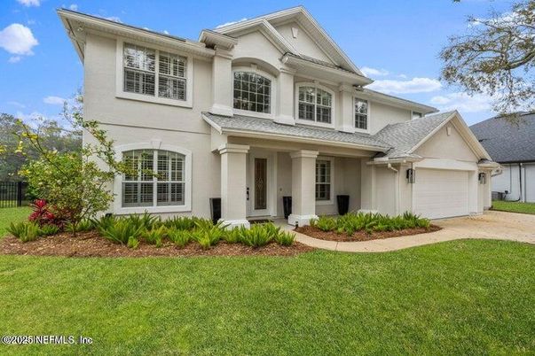 Attached, Backyard, Exterior, Facade, American Craftsman
