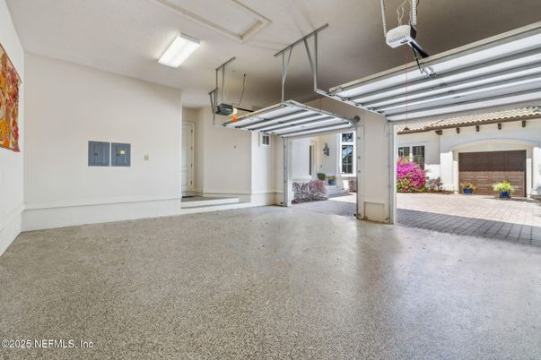 Garage, Interior