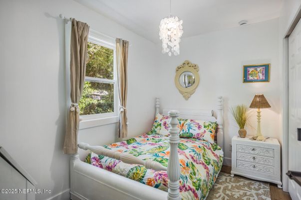 Bedroom, Interior, Pendant Lights