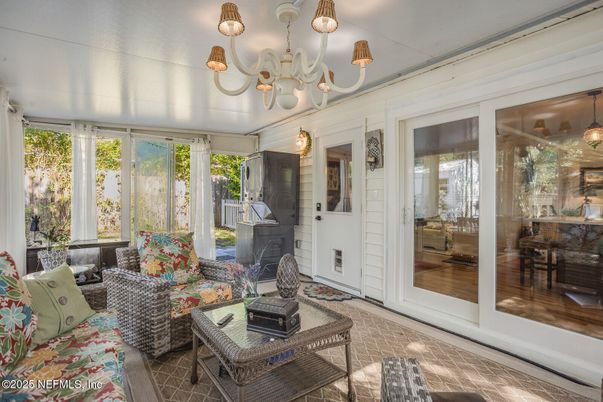Chandelier, Interior, Living room