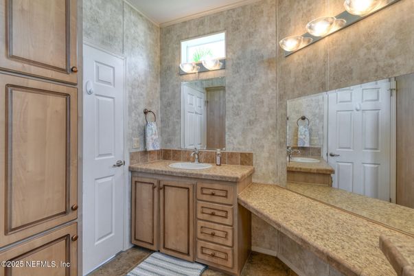 Bathroom, Dual Sink Vanities, Interior