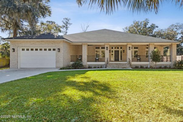 Attached, Exterior, Facade, Ranch