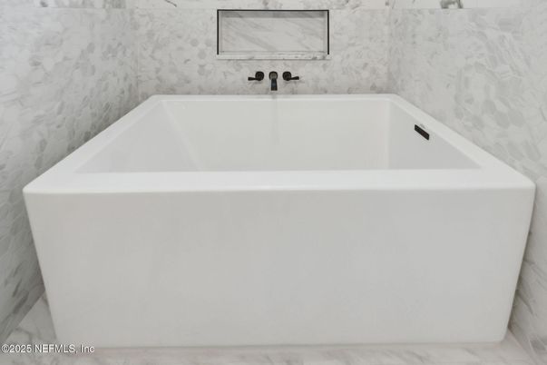 Bathroom, Free Standing Baths, Interior, Marble, Marble Walls