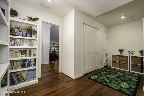 Interior, Recessed Lighting, Wood Texture Flooring