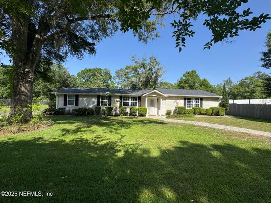 Backyard, Exterior, Facade, Ranch