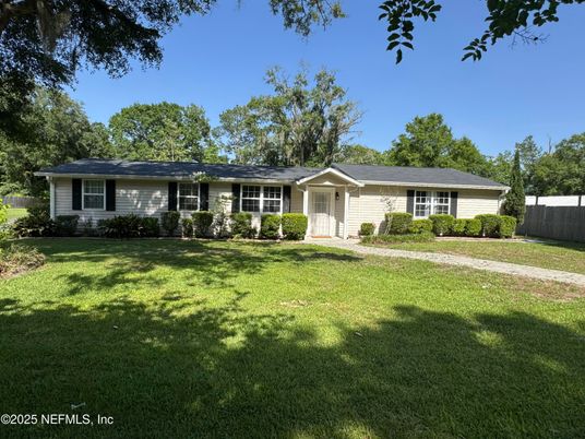 Backyard, Exterior, Facade, Ranch