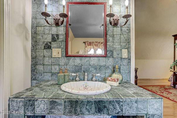 Bathroom, Interior, Tile Countertops