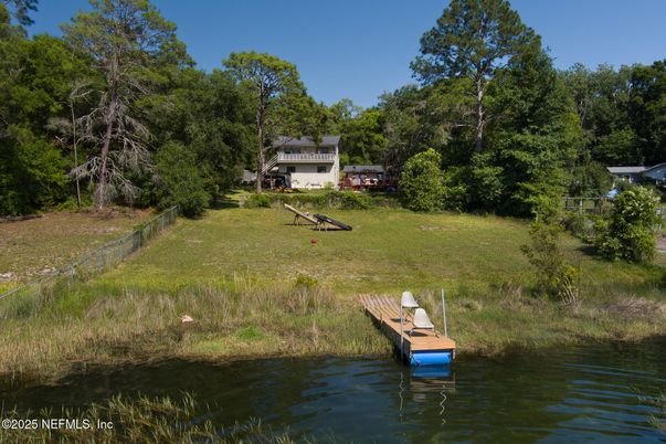 Exterior, Lake