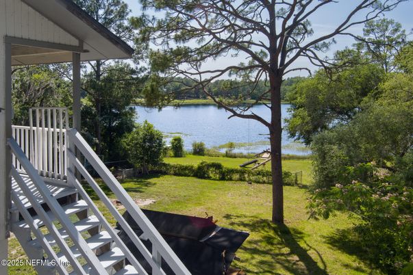 Exterior, Lake