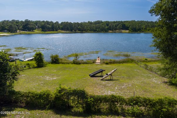 Exterior, Lake
