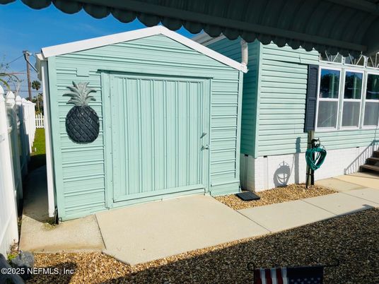 Detached Garage, Exterior