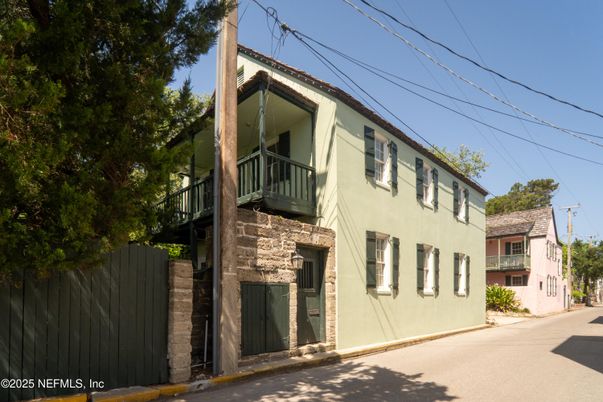 Exterior, Facade, Rowhouse