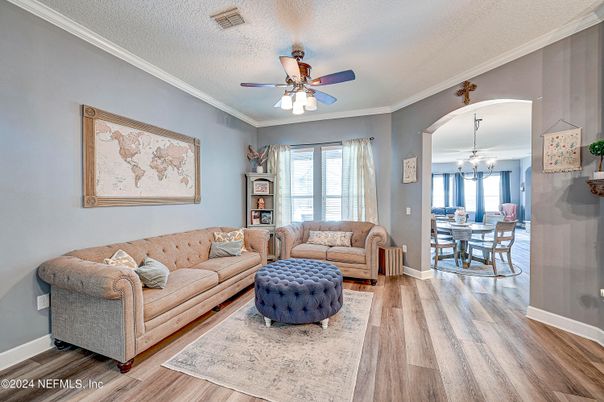 Chandelier, Dining room, Interior, Living room, Pendant Lights, Wood Texture Flooring