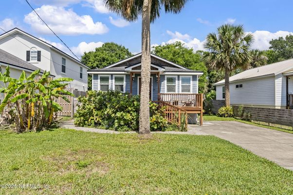 Backyard, Exterior, Facade, Ranch