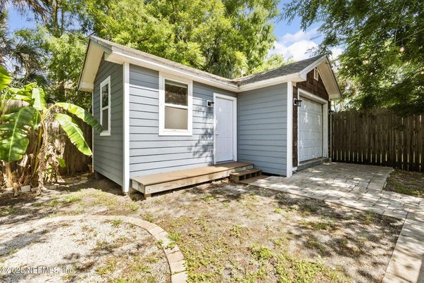 Detached Garage, Exterior