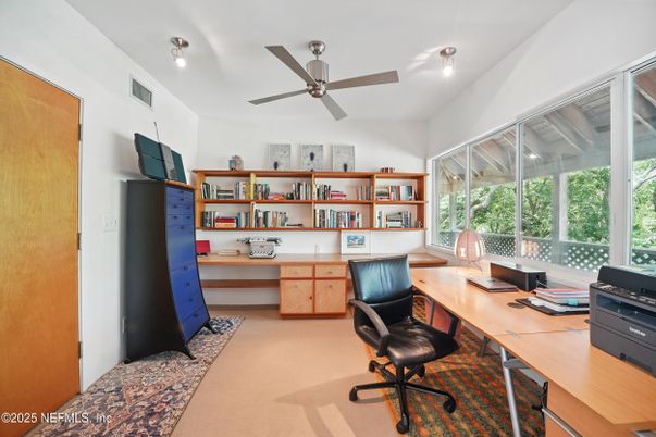 Home Office, Interior