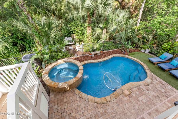 Exterior, Pool