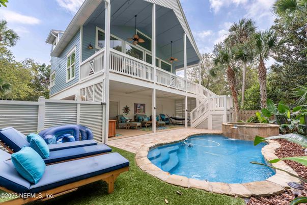 Exterior, Pool