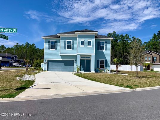 Attached, Exterior, Facade, Raised Ranch