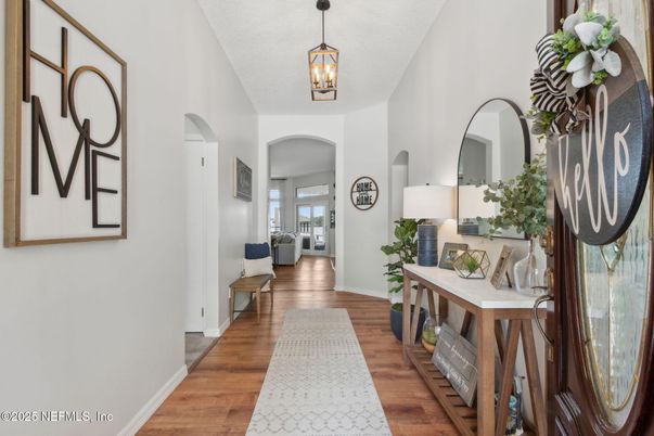 Interior, Pendant Lights, Wood Texture Flooring